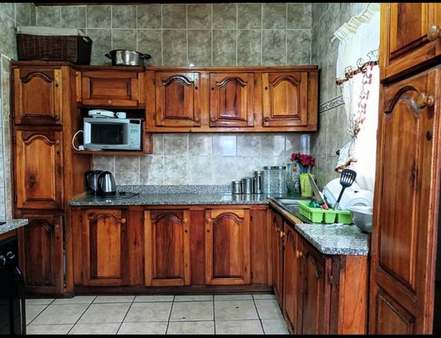 3 BEDROOM HOUSE FOR SALE IN CINDERELLA PARK